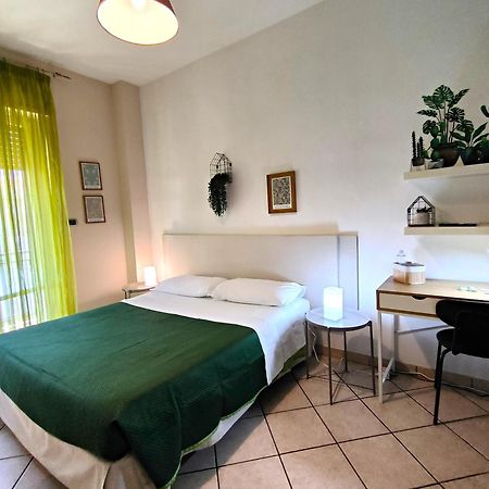 Casa Viola A 900 Mt Dalla Staz. Centrale Пескара Екстер'єр фото