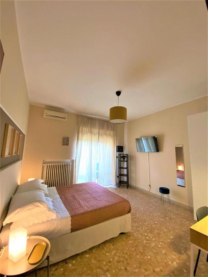 Casa Viola A 900 Mt Dalla Staz. Centrale Пескара Екстер'єр фото