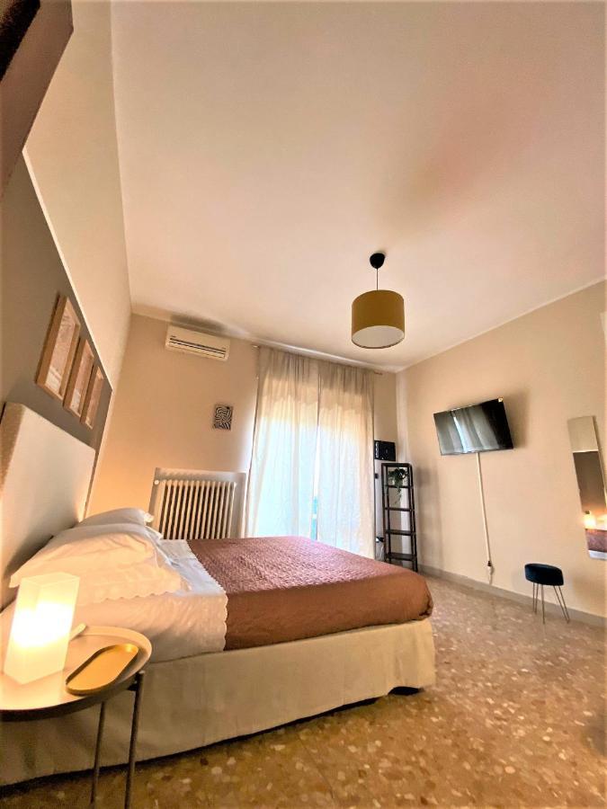 Casa Viola A 900 Mt Dalla Staz. Centrale Пескара Екстер'єр фото